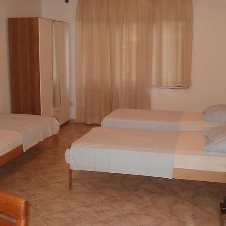 Guest House Karevic Хвар Стая снимка