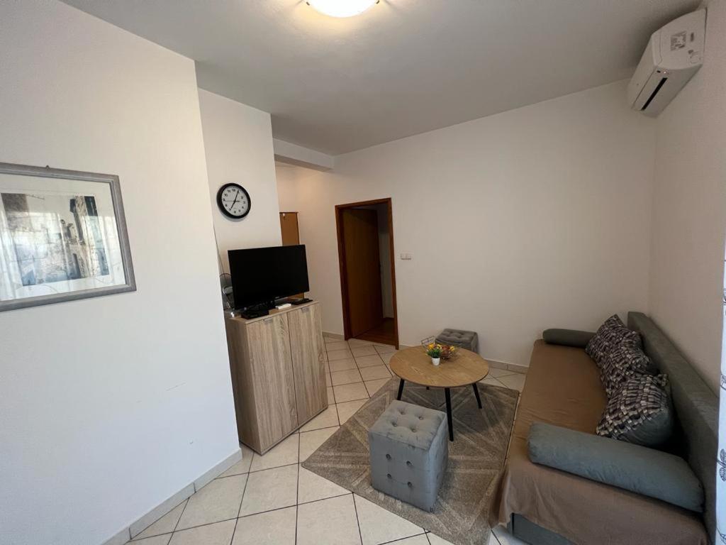 Guest House Karevic Хвар Екстериор снимка