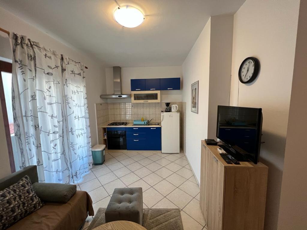 Guest House Karevic Хвар Екстериор снимка
