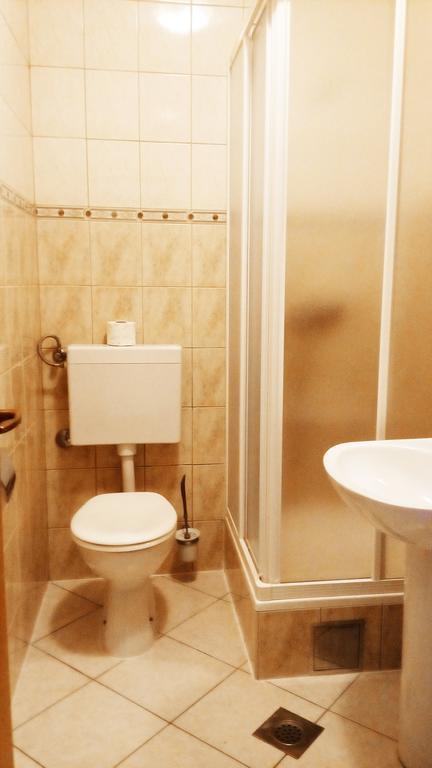 Guest House Karevic Хвар Екстериор снимка