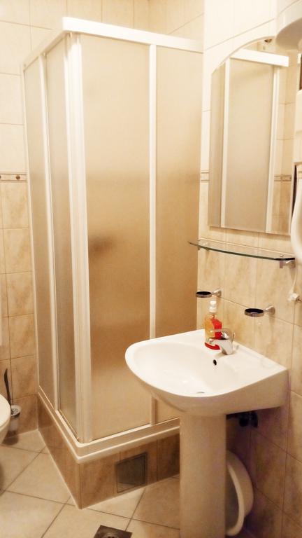 Guest House Karevic Хвар Екстериор снимка