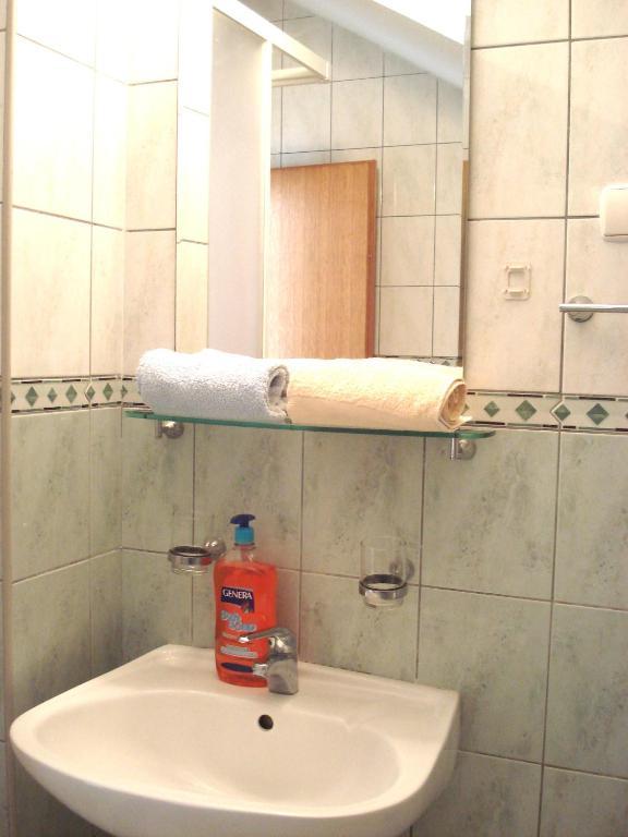 Guest House Karevic Хвар Екстериор снимка